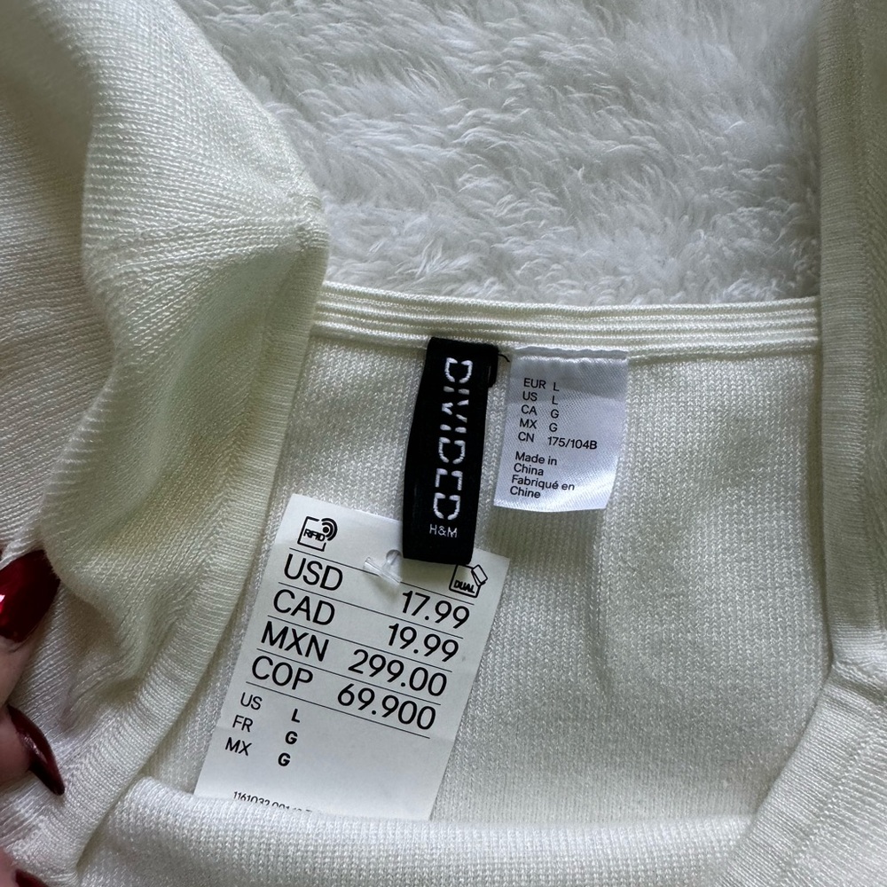 H&M Top - Picture 2 of 2
